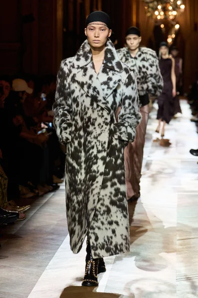 Look 24